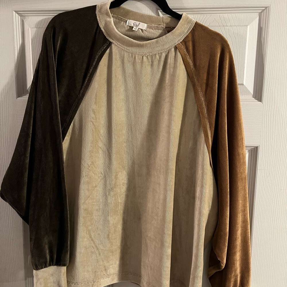 Easel Neutral Tone Long Sleeve Top